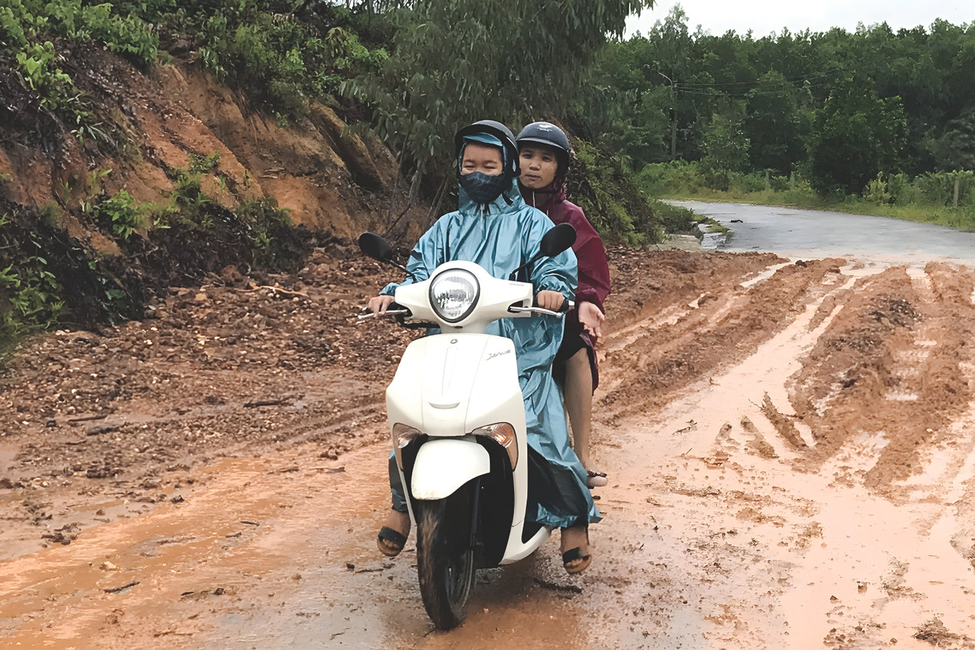 Luôn có mặt ở những điểm nóng để kể chuyện về người trẻ nơi ấy