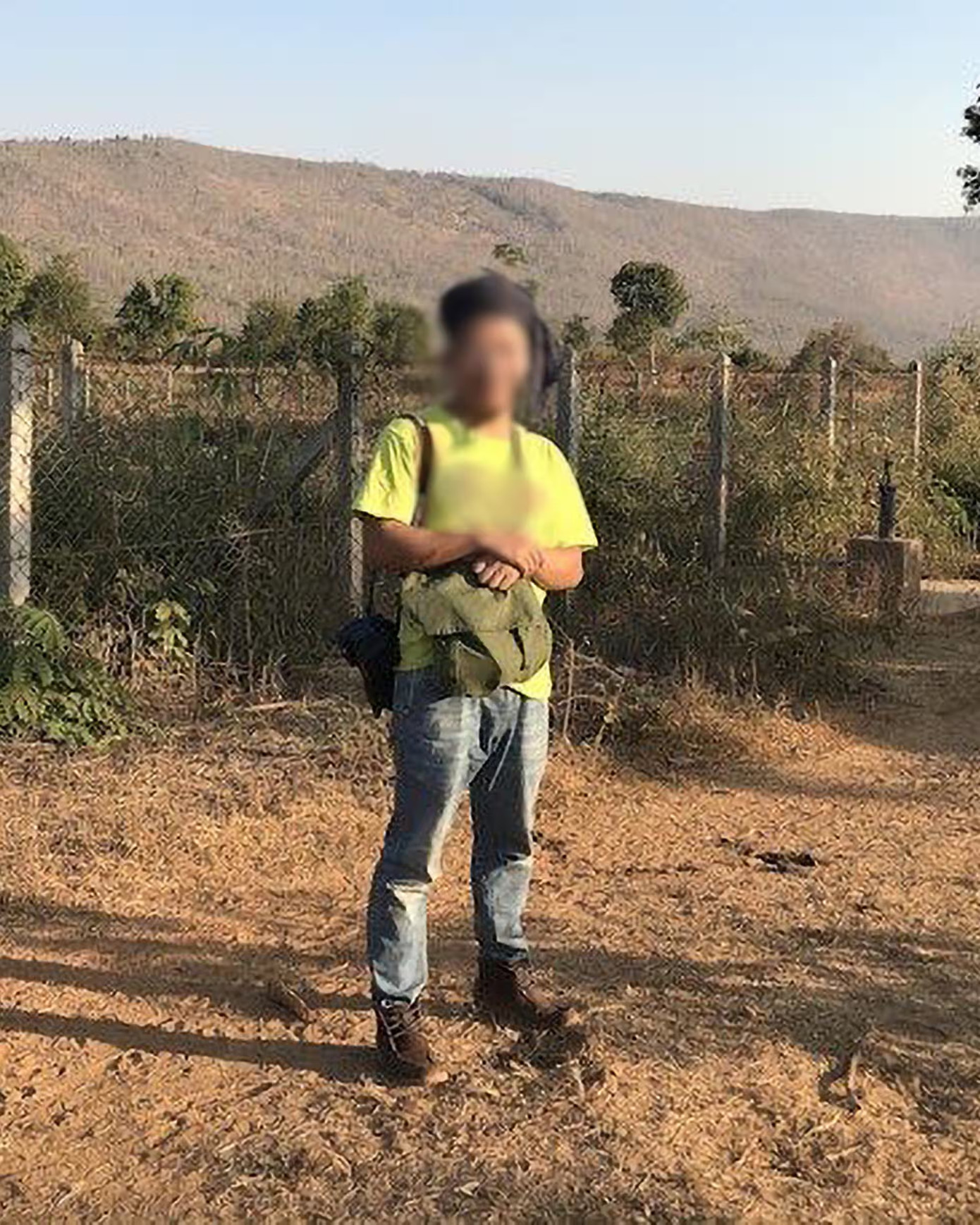 Là một nhà báo, anh Rar Ra bị theo dõi thường xuyên