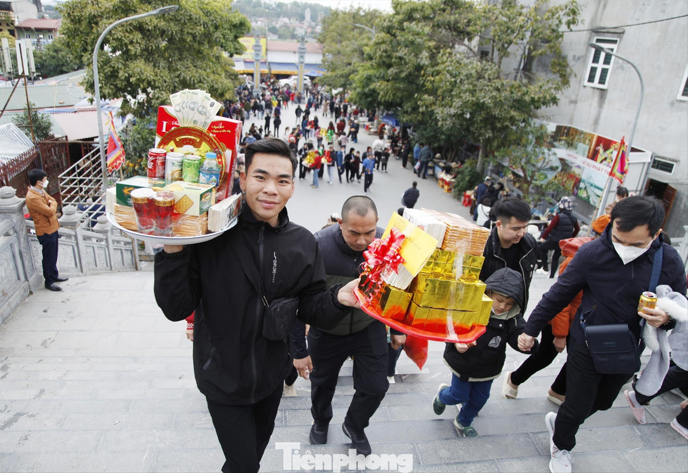 Người dân đến lễ đền Bà Chúa Kho vào dịp đầu năm mới. Người dân đến lễ đền Bà Chúa Kho vào dịp đầu năm mới.