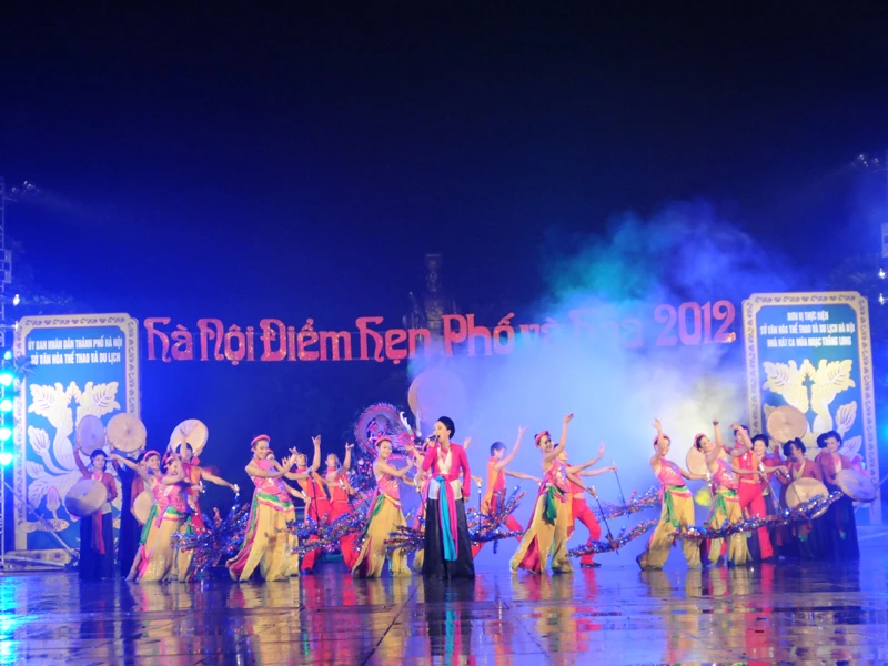 Tiết mục văn nghệ tại đêm bế mạc. Ảnh: Tuấn Nguyễn