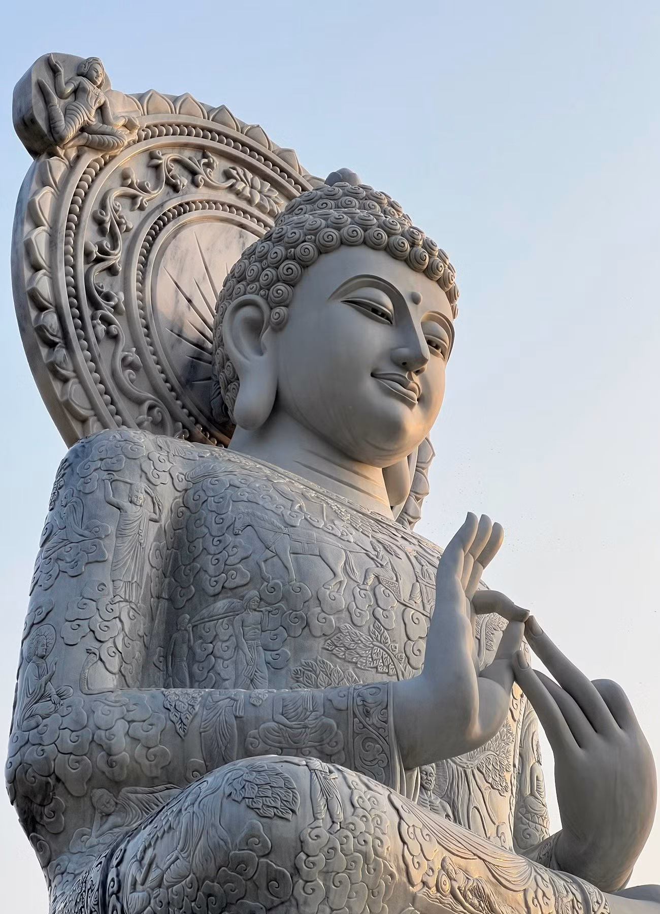 Đại tượng Phật Thích Ca kết ấn chuyển Pháp luân được chế tác theo nghệ thuật điêu khắc truyền thống Newari dòng họ Thích Ca. Ảnh: Drukpa VN. Đại tượng Phật Thích Ca kết ấn chuyển Pháp luân được chế tác theo nghệ thuật điêu khắc truyền thống Newari dòng họ Thích Ca. Ảnh: Drukpa VN.