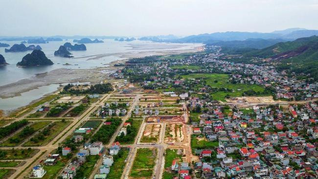 9 dự án nhà ở, khu đô thị trên địa bàn huyện Vân Đồn dự kiến triển khai năm 2021, trong đó có những “siêu” dự án với quy mô lên đến hàng trăm ha. 9 dự án nhà ở, khu đô thị trên địa bàn huyện Vân Đồn dự kiến triển khai năm 2021, trong đó có những “siêu” dự án với quy mô lên đến hàng trăm ha.