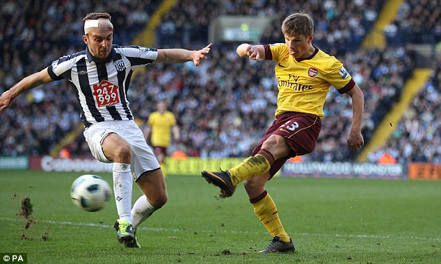 Arsenal bỏ lỡ cơ hội đeo bám khi bị cầm hòa 2-2