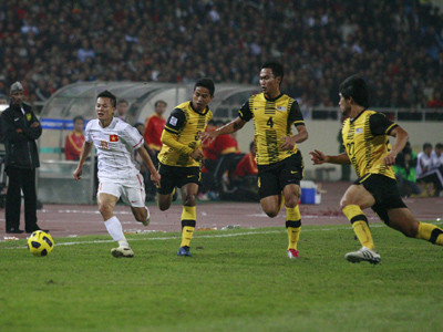 Trong 1 năm 2 lần VN dừng bước trước Malaysia . Ảnh: Hồng Vĩnh Trong 1 năm 2 lần VN dừng bước trước Malaysia