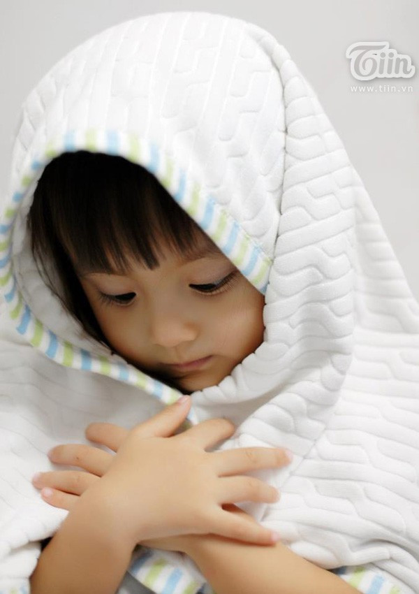  Không những thế, Bảo Thư còn có khả năng diễn xuất trước ống kính cực chuyên nghiệp. Những bức ảnh chụp Bảo Thư đều do ba của bé ghi lại