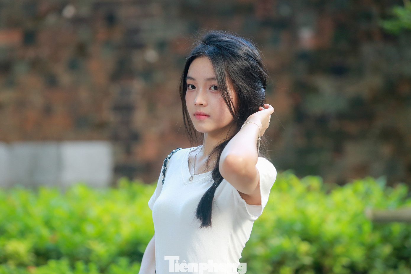 Mặc cái không khí nóng bức, các "nàng thơ" vẫn miệt mài tạo dáng.