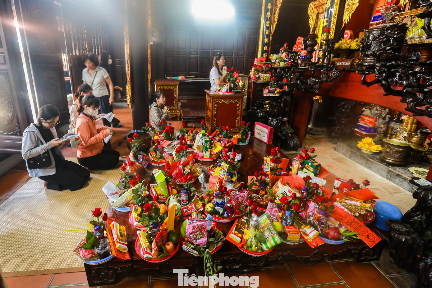 Theo quy trình, khách hành hương sẽ vào cửa Tam quan, nhà Bia, cửa Tam bảo, thắp hương tại đình và cuối cùng là nhà thờ Mẫu.