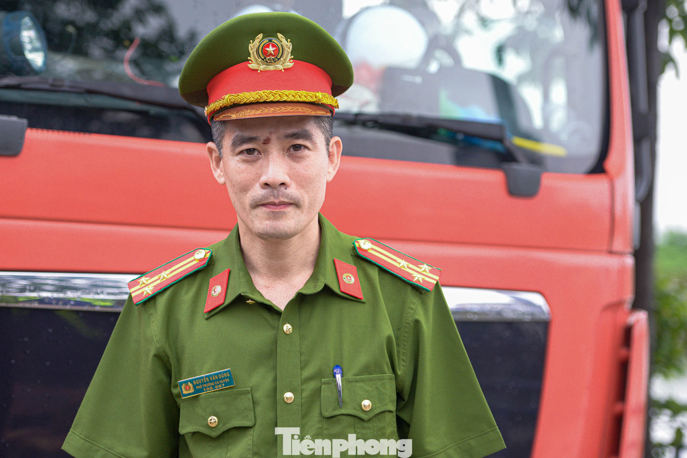 "Thông qua buổi diễn tập, chúng tôi cũng mong muốn làm sao vừa tuyên truyền huấn luyện để lực lượng tại chỗ gồm tổ liên gia, lực lượng PCCC cơ sở sau đó là lực lượng dân phòng của xã tham gia công tác chữa cháy ban đầu sao cho đảm bảo, hiệu quả nhất", Thượng tá Nguyễn Văn Dũng - Phó trưởng Công an huyện Quốc Oai (Hà Nội) chia sẻ. "Thông qua buổi diễn tập, chúng tôi cũng mong muốn làm sao vừa tuyên truyền huấn luyện để lực lượng tại chỗ gồm tổ liên gia, lực lượng PCCC cơ sở sau đó là lực lượng dân phòng của xã tham gia công tác chữa cháy ban đầu sao cho đảm bảo, hiệu quả nhất", Thượng tá Nguyễn Văn Dũng - Phó trưởng Công an huyện Quốc Oai (Hà Nội) chia sẻ.