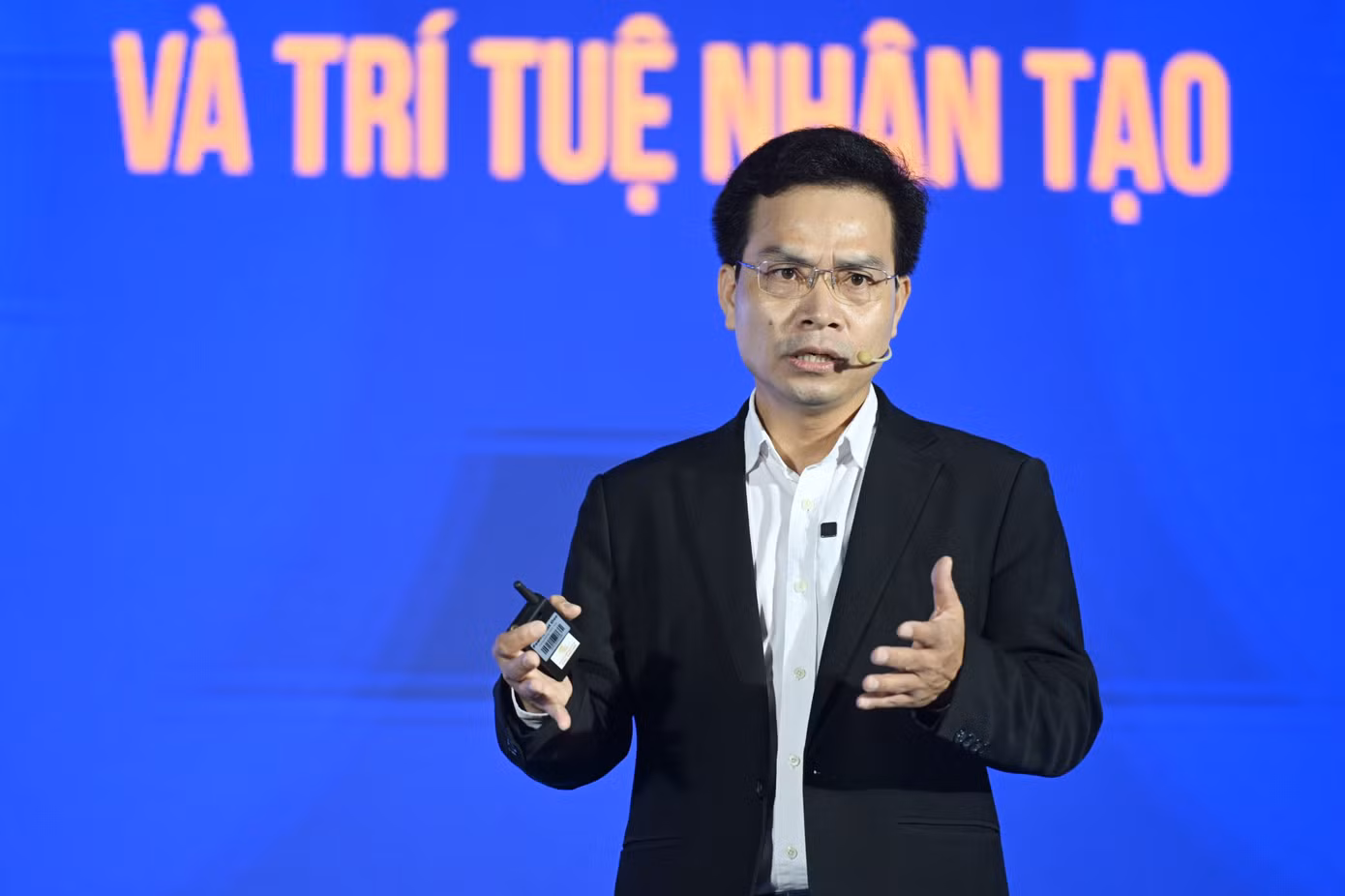 Tiến sĩ, bác sĩ Nguyễn Hải Tuấn đến từ Digosys trình bày tham luận.