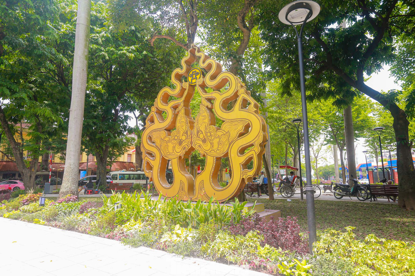 Chào mừng Kỷ niệm 79 năm Cách mạng Tháng Tám và Quốc khánh 2/9, vườn hoa Bác Cổ (quận Hoàn Kiếm) vừa hoàn thành nâng cấp, cải tạo, mang một diện mạo hoàn toàn mới, đóng góp mảng xanh công cộng cho thủ đô.