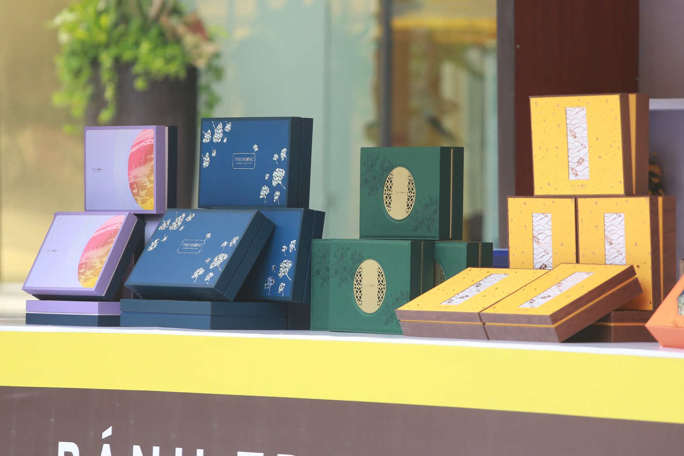 Với những mẫu bánh cao cấp, giá thành cao nên khó bán hơn những loại bánh phổ thông.