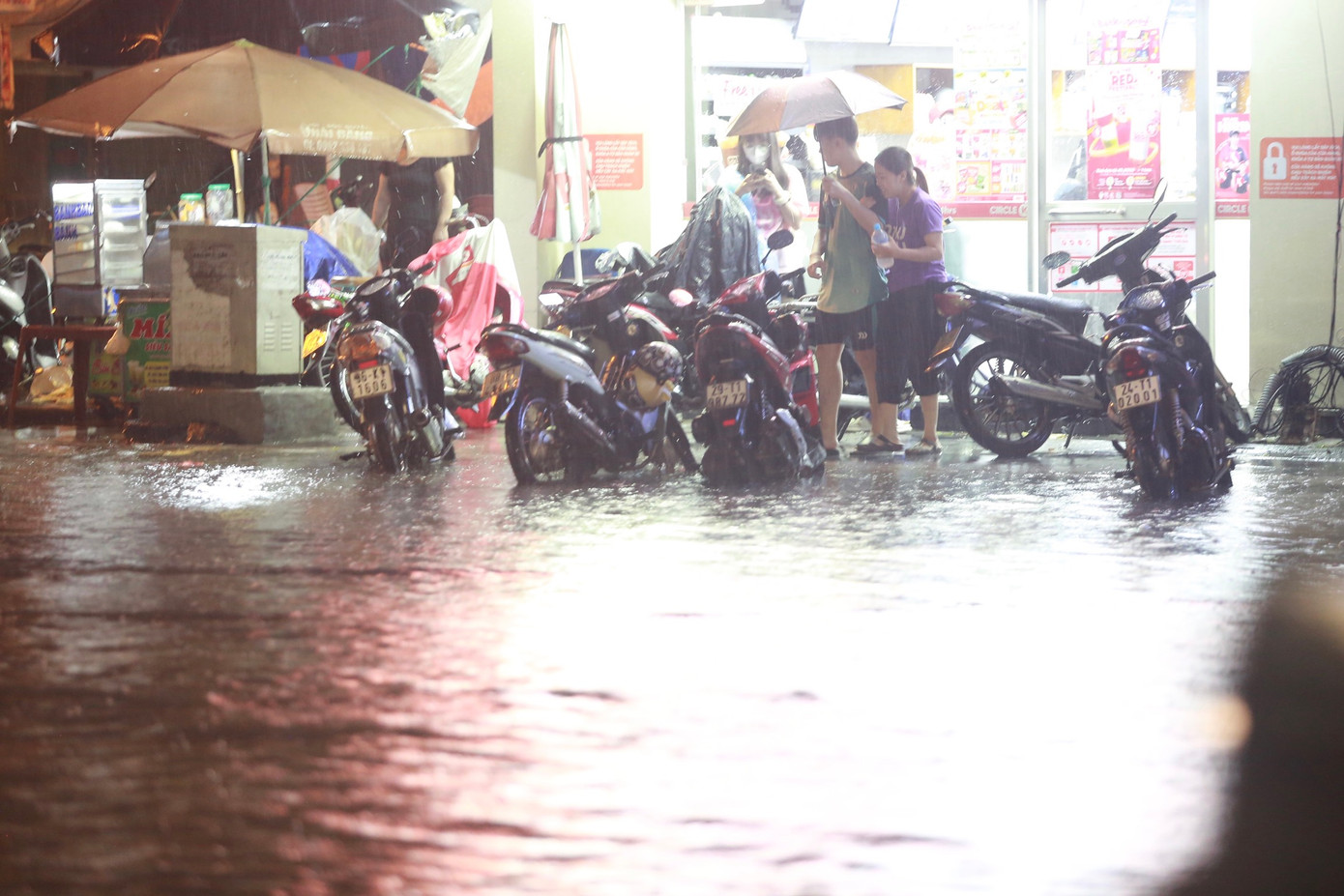 Một số ngôi nhà bị cô lập.