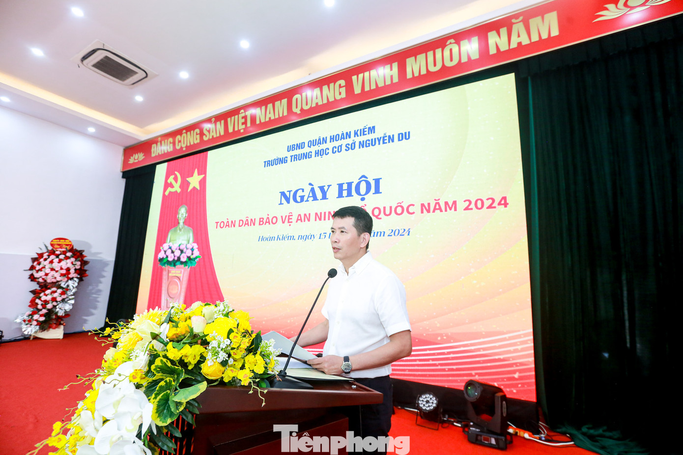 Ông Phạm Tuấn Long, Chủ tịch UBND quận Hoàn Kiếm phát biểu tại chương trình. Ông Phạm Tuấn Long, Chủ tịch UBND quận Hoàn Kiếm phát biểu tại chương trình.