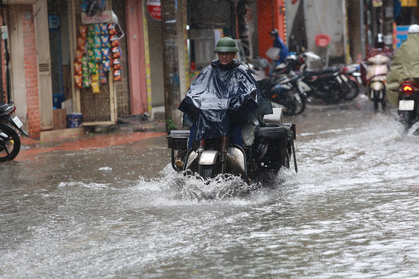 Các phương tiện vượt qua biển nước.