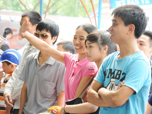 Hà Nội vốn ít điểm vui chơi, do vậy, những ngày lễ, những điểm vui chơi chính luôn chật kín du khách