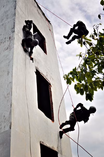 Luyện tập đánh chiếm mục tiêu, giải thoát con tin