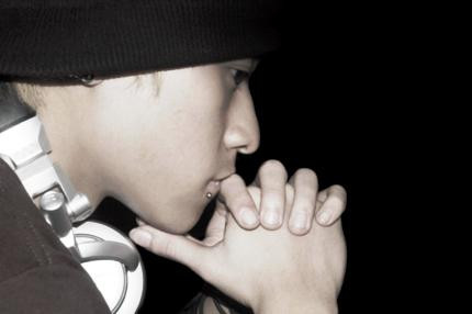 Chàng Phó giám đốc trẻ tuổi từ chối khi được hỏi về thu nhập, đối với anh tiền bạc chưa bao giờ là mục tiêu trong công việc