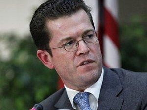 Bộ trưởng Guttenberg thừa nhận mắc phải những sai lầm nghiêm trọng và tuyên bố từ bỏ lâu dài danh hiệu tiến sỹ. Nguồn: Internet