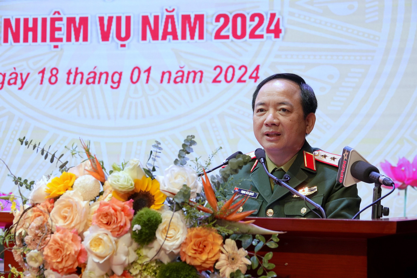 Thượng tướng Trịnh Văn Quyết - Phó Chủ nhiệm Tổng cục Chính trị QĐND Việt Nam, phát biểu tại hội nghị.