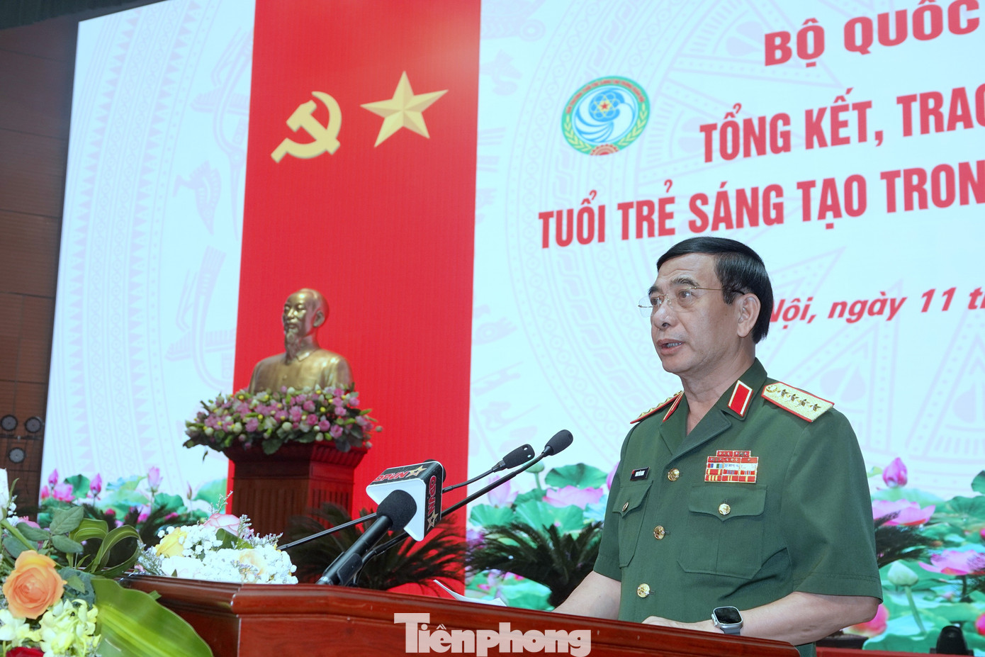 Đại tướng Phan Văn Giang phát biểu chỉ đạo và động viên tuổi trẻ Quân đội. Đại tướng Phan Văn Giang phát biểu chỉ đạo và động viên tuổi trẻ Quân đội.