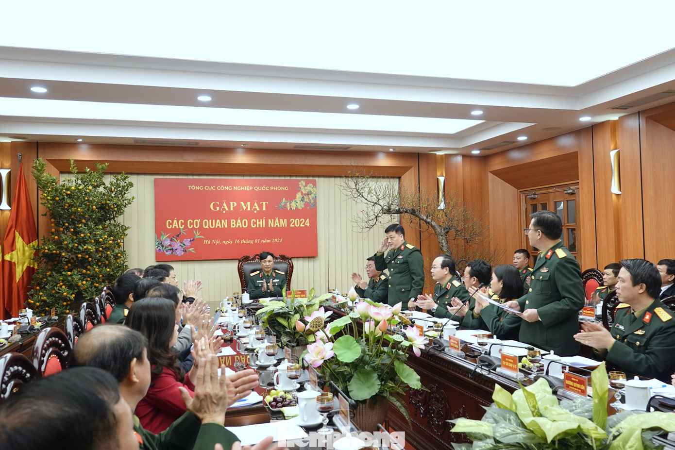 Tham dự chương trình có lãnh đạo Vụ Tuyên truyền (Ban Tuyên giáo T.Ư), Cục Báo chí (Bộ Thông tin và Truyền thông), Tổng cục CNQP; lãnh đạo, đại biểu các cơ quan báo chí trong và ngoài Quân đội. Tham dự chương trình có lãnh đạo Vụ Tuyên truyền (Ban Tuyên giáo T.Ư), Cục Báo chí (Bộ Thông tin và Truyền thông), Tổng cục CNQP; lãnh đạo, đại biểu các cơ quan báo chí trong và ngoài Quân đội.