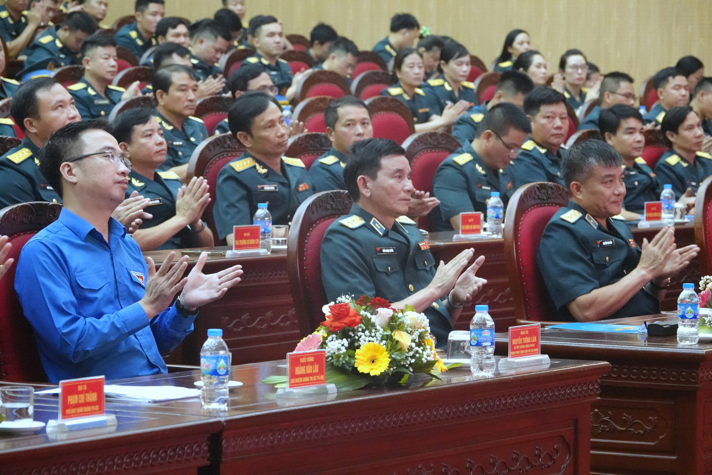 Lãnh đạo Trung ương Đoàn, Quân chủng PK-KQ và các đại biểu tham dự chương trình. Lãnh đạo Trung ương Đoàn, Quân chủng PK-KQ và các đại biểu tham dự chương trình.