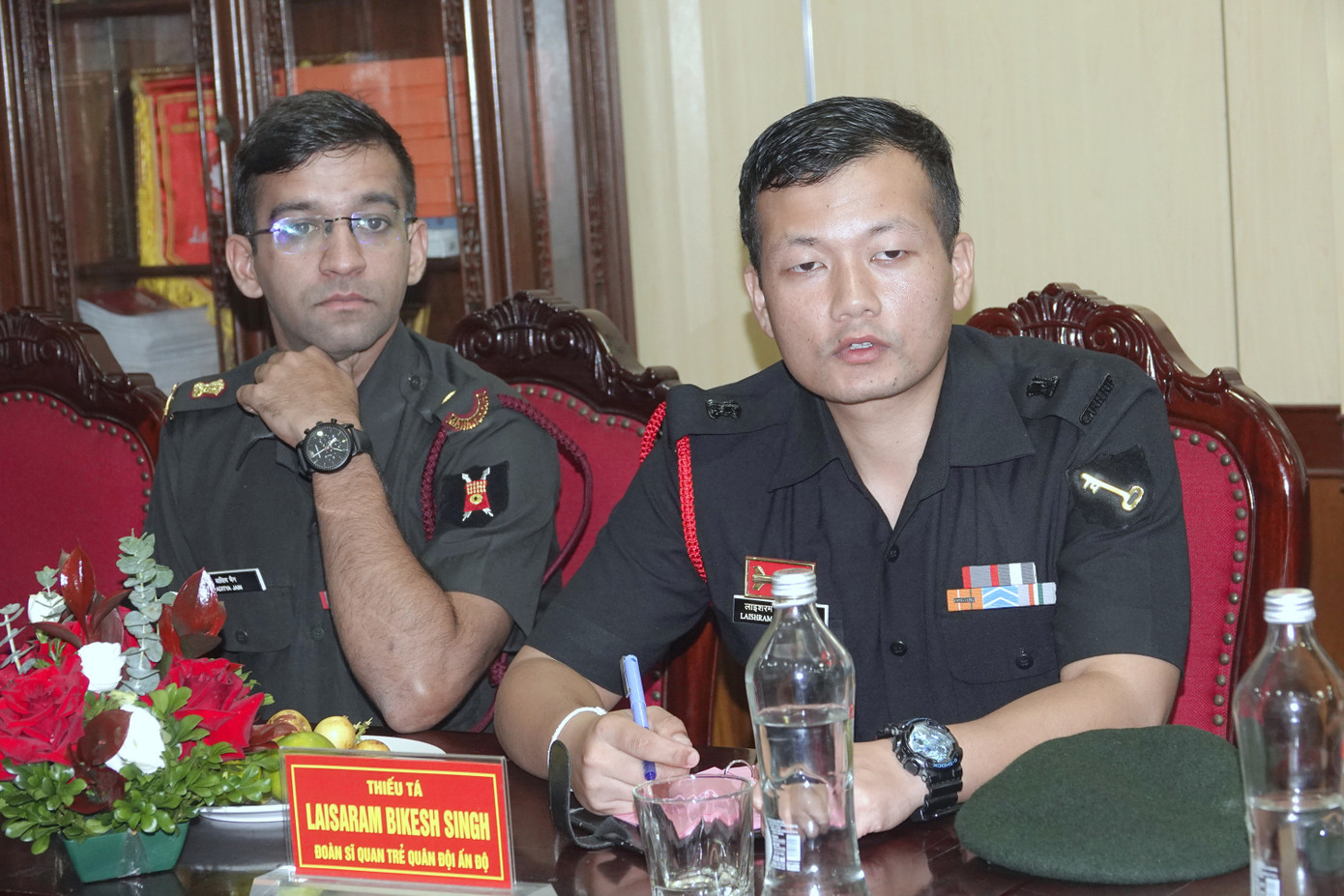 Đại biểu sĩ quan trẻ Ấn Độ phát biểu tại tọa đàm.