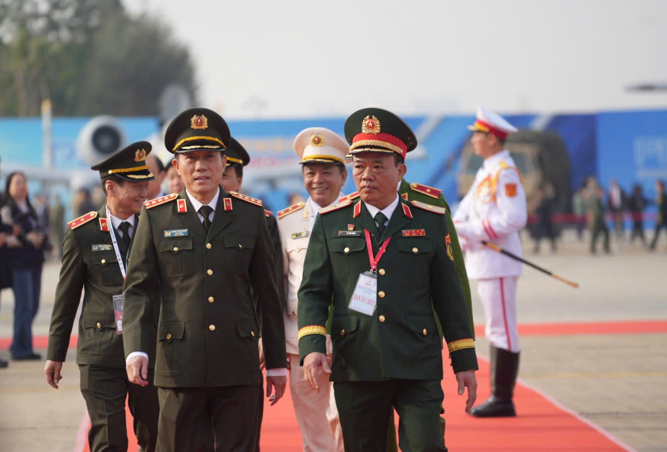 Lãnh đạo Bộ Công an tới dự khai mạc triển lãm.