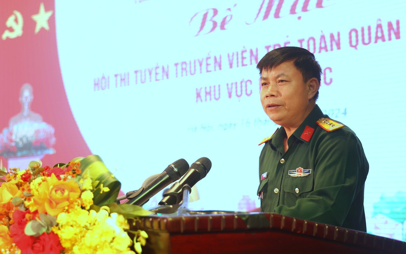 Đại tá Trần Viết Năng - Trưởng ban Thanh niên Quân đội, thông tin về kết quả hội thi. Đại tá Trần Viết Năng - Trưởng ban Thanh niên Quân đội, thông tin về kết quả hội thi.