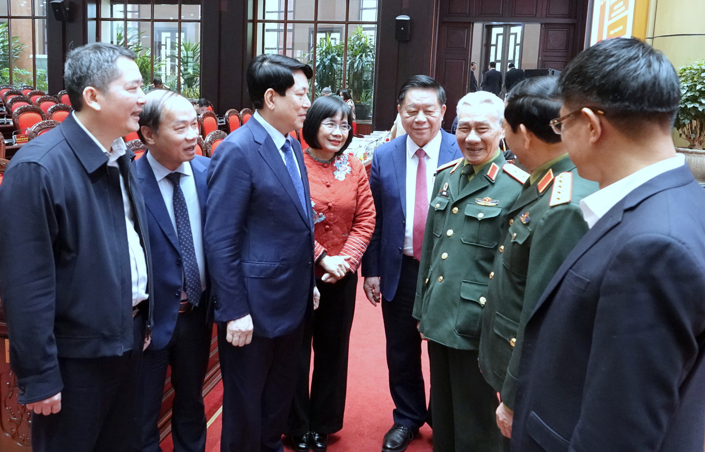 Chủ tịch nước Lương Cường cùng các đại biểu dự hội thảo. Chủ tịch nước Lương Cường cùng các đại biểu dự hội thảo.