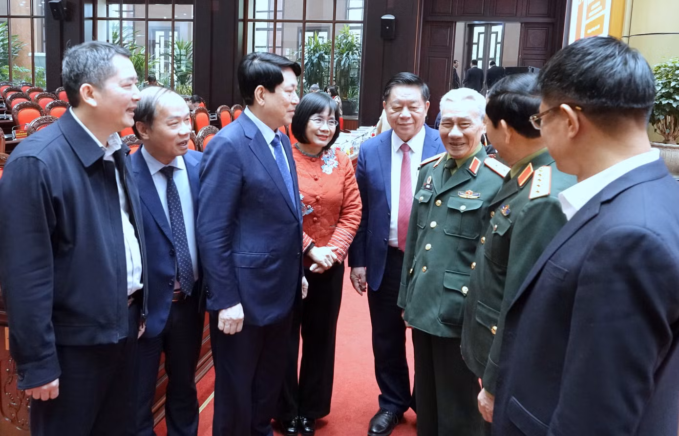 Chủ tịch nước Lương Cường cùng các đại biểu dự hội thảo. Chủ tịch nước Lương Cường cùng các đại biểu dự hội thảo.