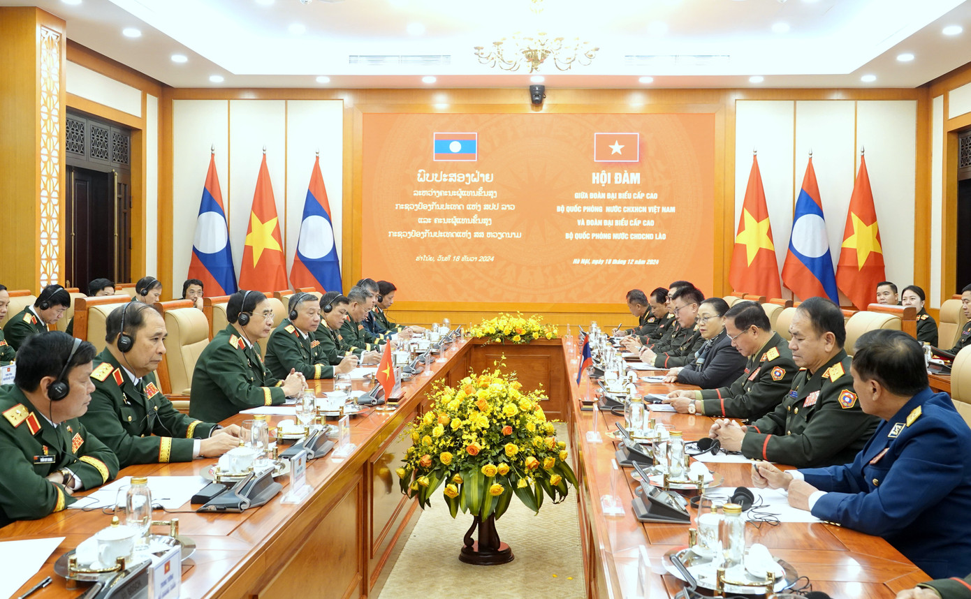 Quang cảnh cuộc hội đàm quân sự cấp cao Việt - Lào.