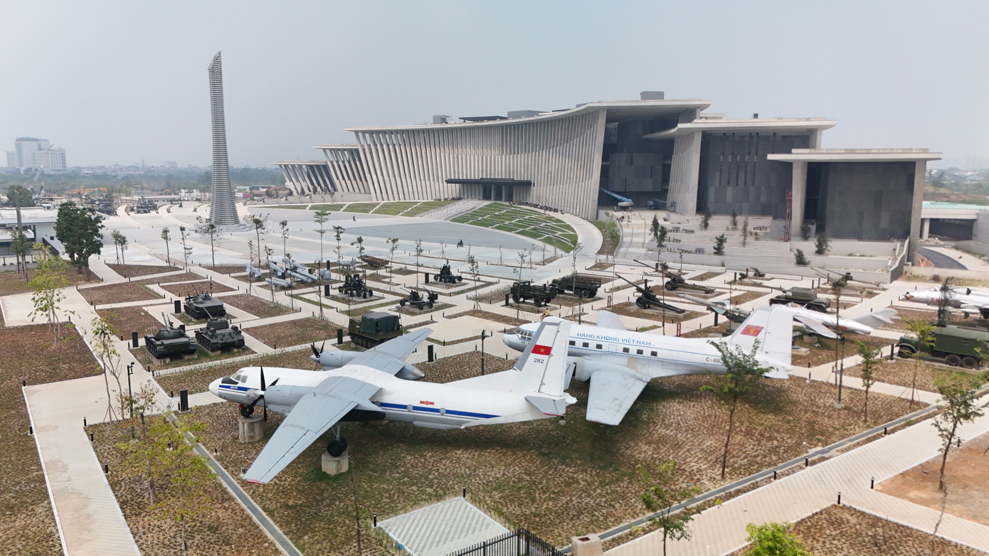 Những vũ khí, trang bị của Quân đội và nhân dân Việt Nam tại khu vực trưng bày ngoài trời. Những vũ khí, trang bị của Quân đội và nhân dân Việt Nam tại khu vực trưng bày ngoài trời.