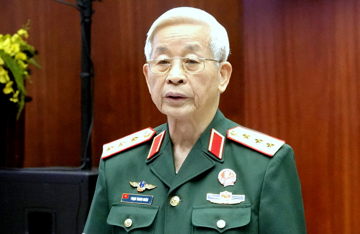 Thượng tướng Phạm Thanh Ngân - nguyên Chủ nhiệm Tổng cục Chính trị QĐND Việt Nam, phát biểu tại tọa đàm.