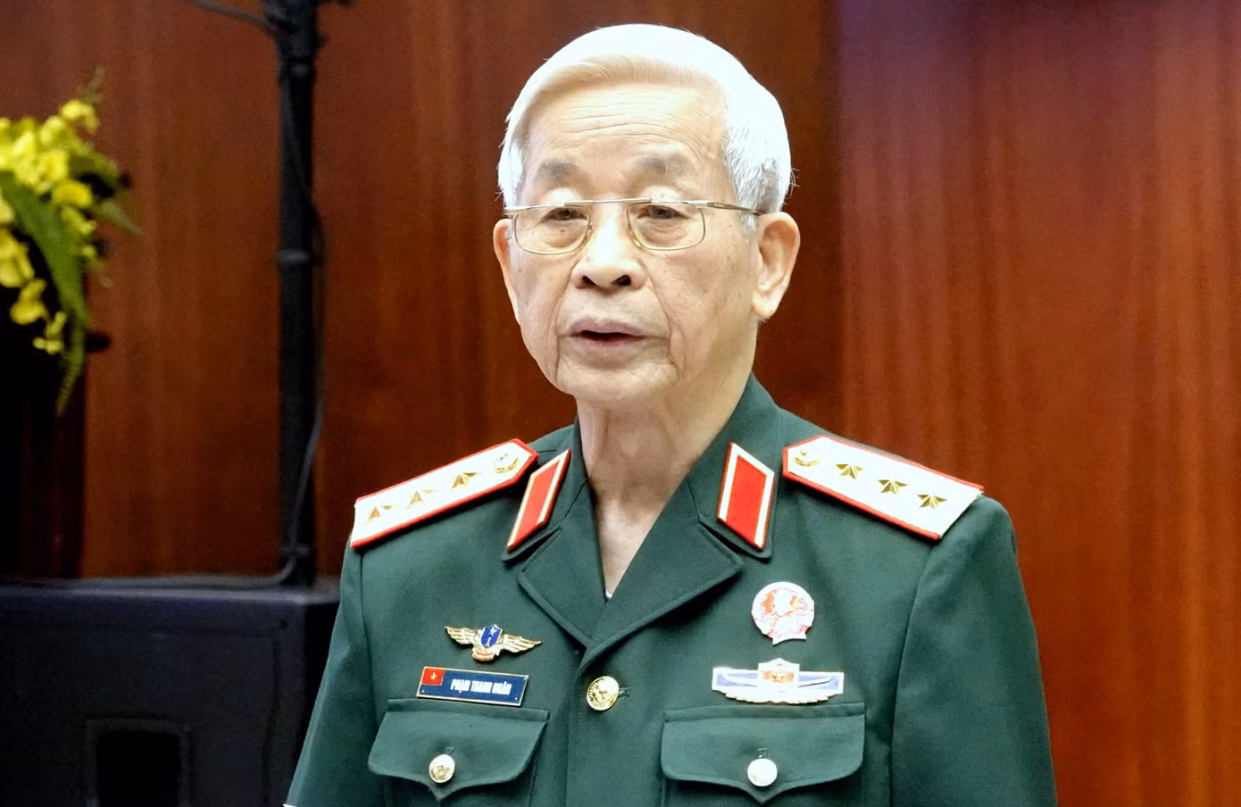 Thượng tướng Phạm Thanh Ngân - nguyên Chủ nhiệm Tổng cục Chính trị QĐND Việt Nam, phát biểu tại tọa đàm.