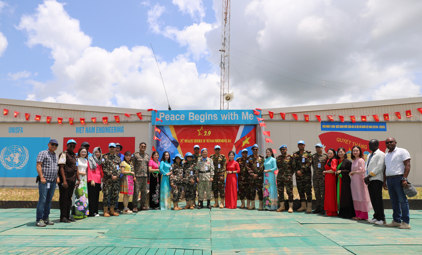 Đại biểu lực lượng GGHB Việt Nam và bạn bè quốc tế dự lễ kỷ niệm.