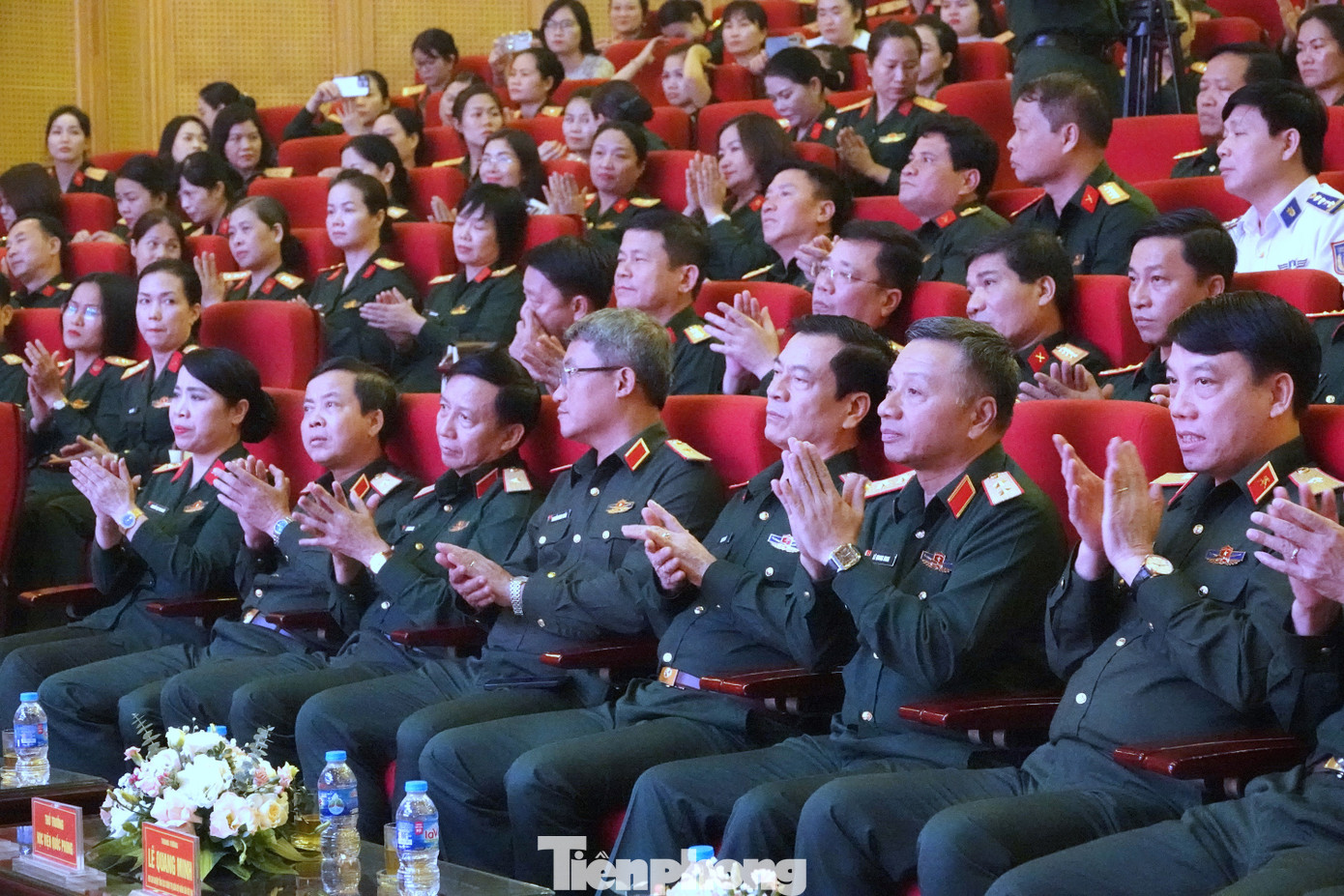 Tham dự bế mạc Liên hoan có lãnh đạo, đại biểu các cơ quan, đơn vị trong và ngoài Quân đội.