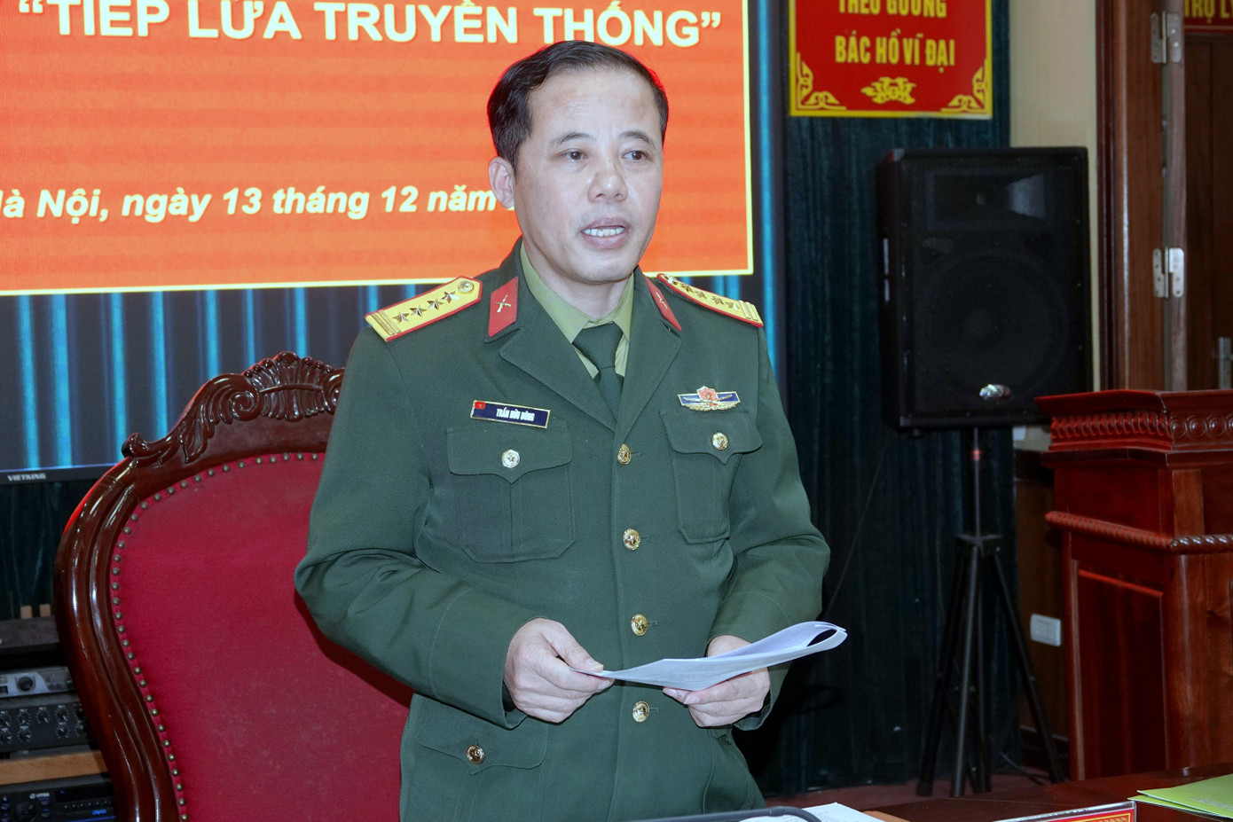 Đại tá Trần Hữu Dũng - Phó Trưởng Ban Thanh niên Quân đội, phát biểu tại buổi họp. Đại tá Trần Hữu Dũng - Phó Trưởng Ban Thanh niên Quân đội, phát biểu tại buổi họp.