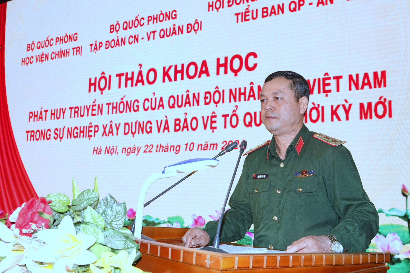 Trung tướng, PGS.TS Nguyễn Văn Bạo - Giám đốc Học viện Chính trị, phát biểu khai mạc hội thảo.