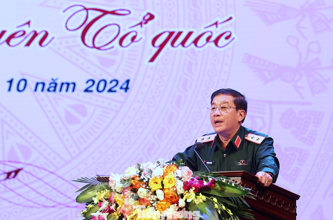 Trung tướng Trương Thiên Tô - Phó Chủ nhiệm Tổng cục Chính trị QĐND Việt Nam, phát biểu khai mạc liên hoan. Trung tướng Trương Thiên Tô - Phó Chủ nhiệm Tổng cục Chính trị QĐND Việt Nam, phát biểu khai mạc liên hoan.