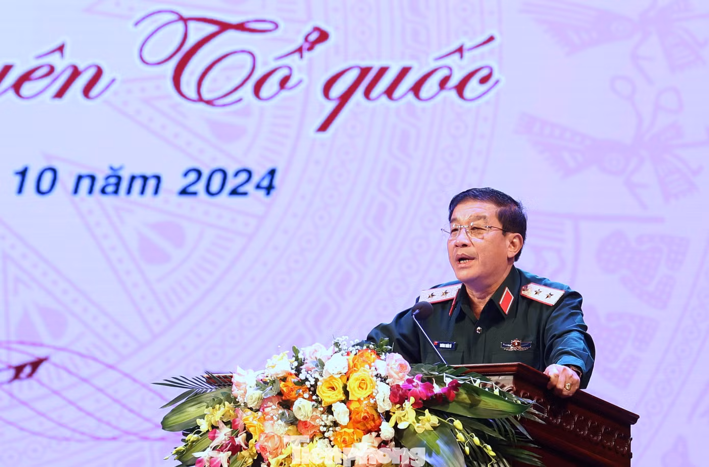 Trung tướng Trương Thiên Tô - Phó Chủ nhiệm Tổng cục Chính trị QĐND Việt Nam, phát biểu khai mạc liên hoan.