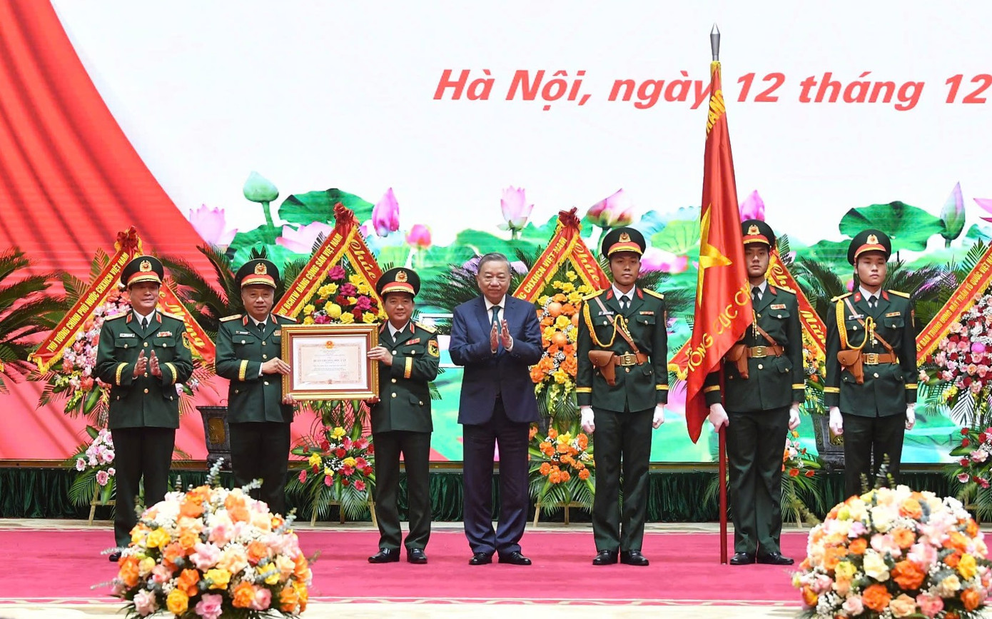 Tổng Bí thư Tô Lâm trao Huân chương Độc lập hạng Nhất tặng Tổng cục Chính trị Quân đội nhân dân Việt Nam. Tổng Bí thư Tô Lâm trao Huân chương Độc lập hạng Nhất tặng Tổng cục Chính trị Quân đội nhân dân Việt Nam.