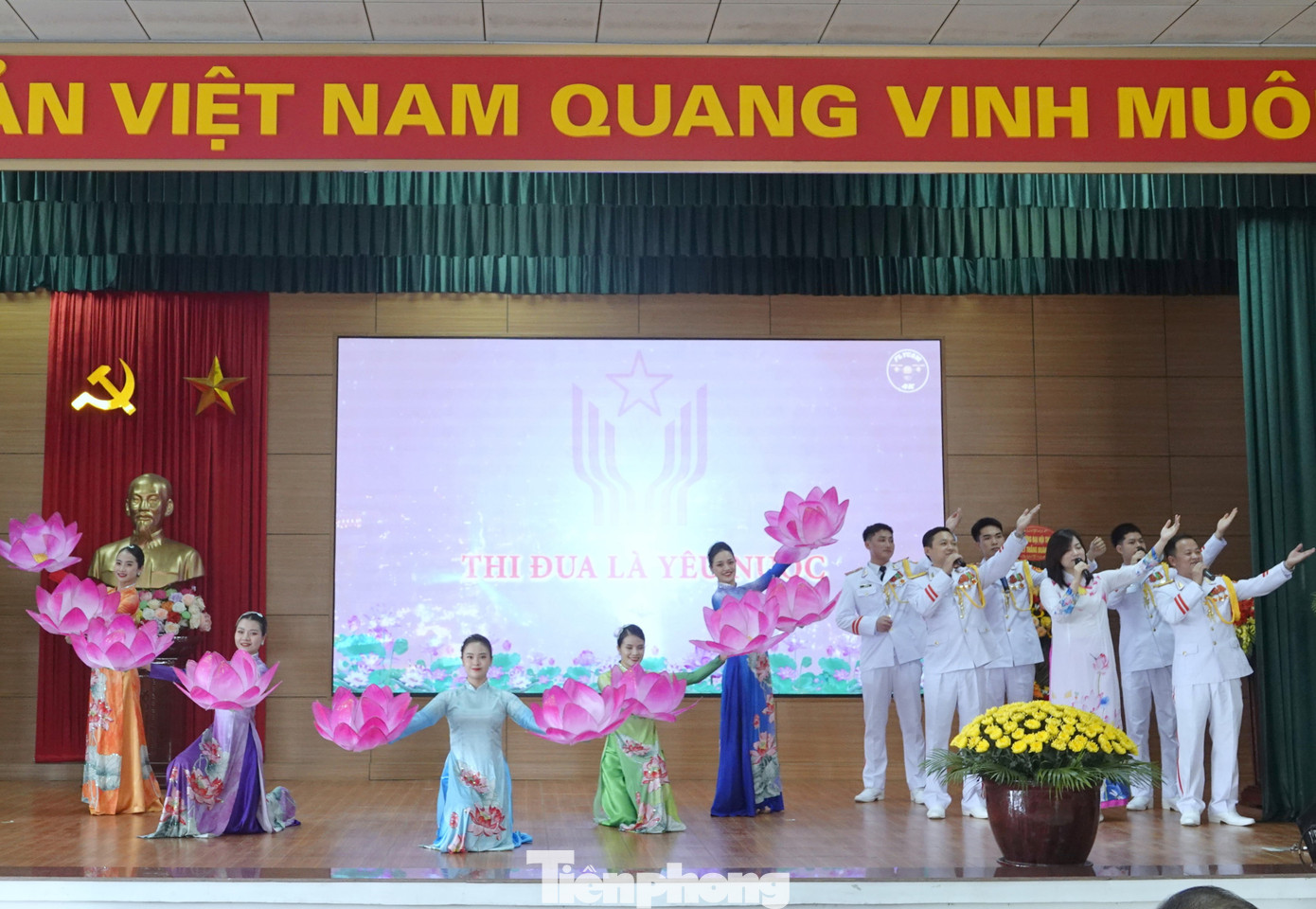 Đây là đại hội làm trước rút kinh nghiệm trong toàn Bộ Tư lệnh Bảo vệ Lăng Chủ tịch Hồ Chí Minh. Đây là đại hội làm trước rút kinh nghiệm trong toàn Bộ Tư lệnh Bảo vệ Lăng Chủ tịch Hồ Chí Minh.