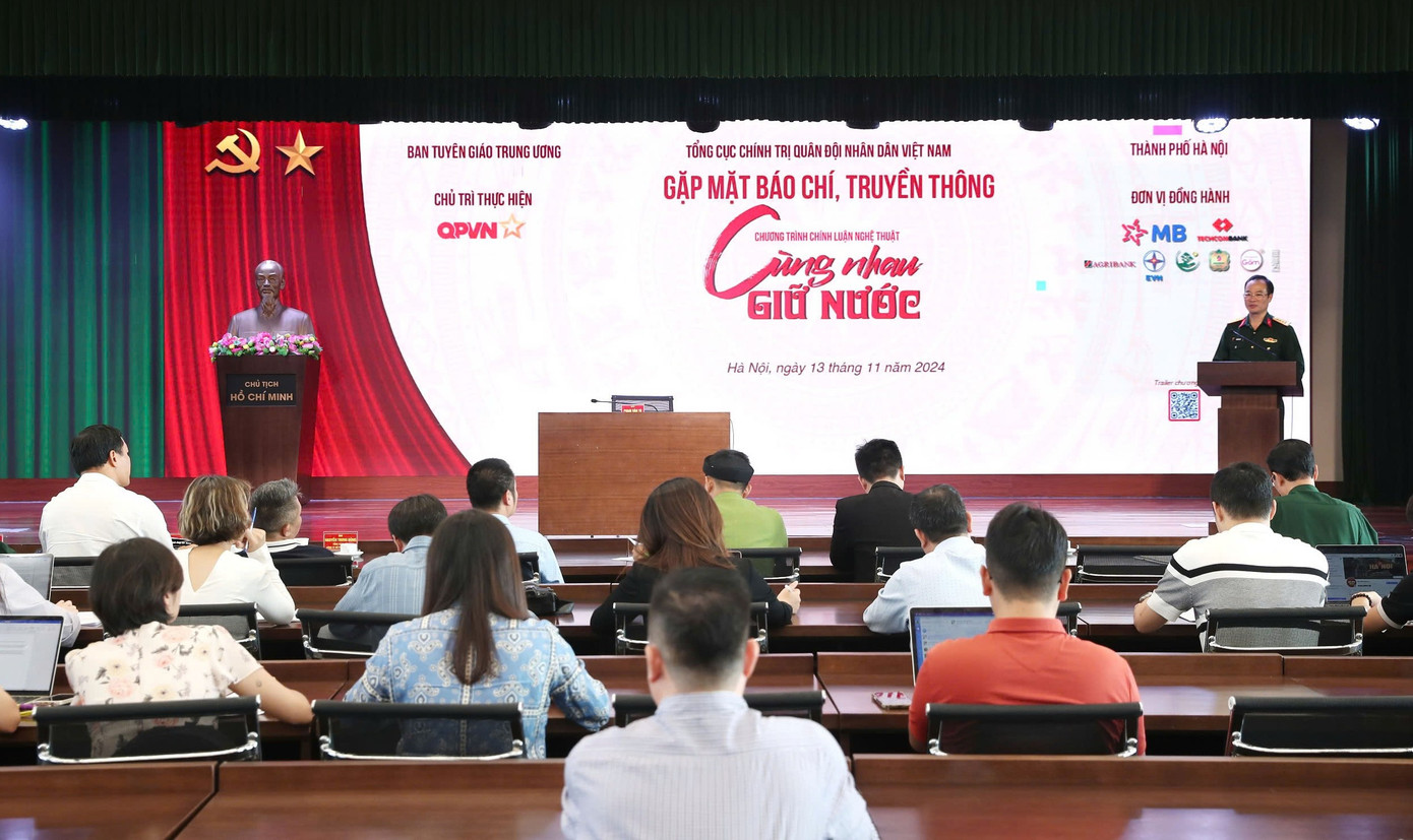 Quang cảnh buổi gặp mặt báo chí giới thiệu chương trình "Cùng nhau giữ nước" do Trung tâm PT-TH Quân đội tổ chức, chiều 13/11.