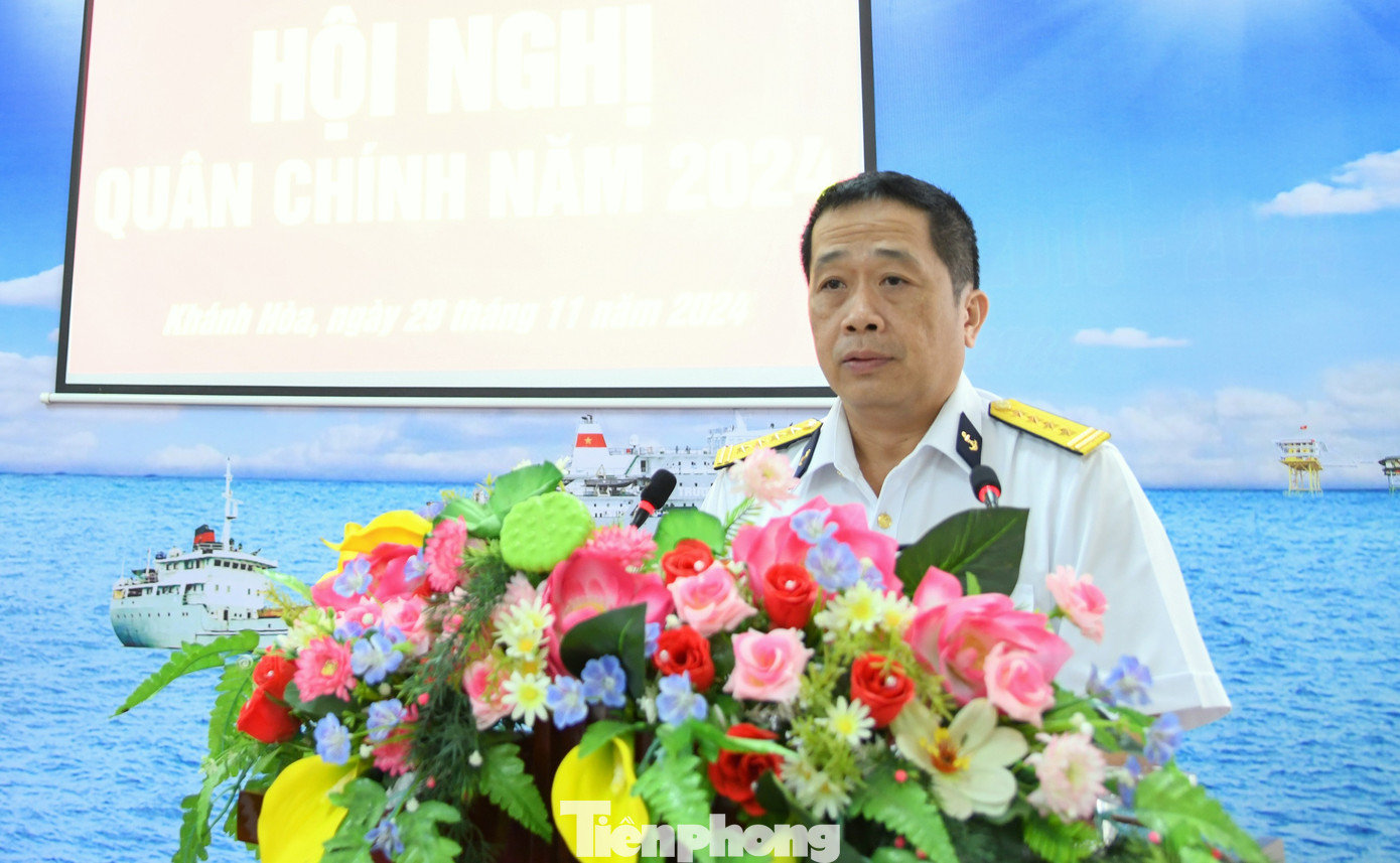 Đại tá Nguyễn Vĩnh Nam - Phó Tư lệnh Vùng 4 Hải quân, phát biểu chỉ đạo hội nghị. Đại tá Nguyễn Vĩnh Nam - Phó Tư lệnh Vùng 4 Hải quân, phát biểu chỉ đạo hội nghị.