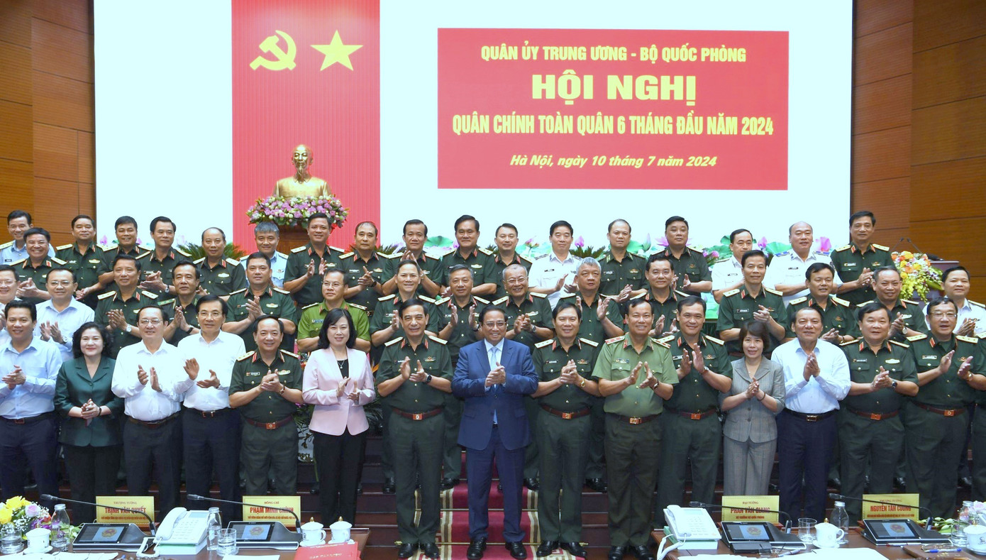 Thủ tướng Phạm Minh Chính cùng các đại biểu về dự hội nghị.