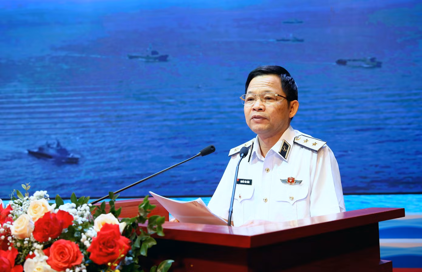 Trung tướng Nguyễn Văn Bổng - Bí thư Đảng uỷ, Chính uỷ Hải quân, quán triệt Nghị quyết lãnh đạo 6 tháng cuối năm 2024.
