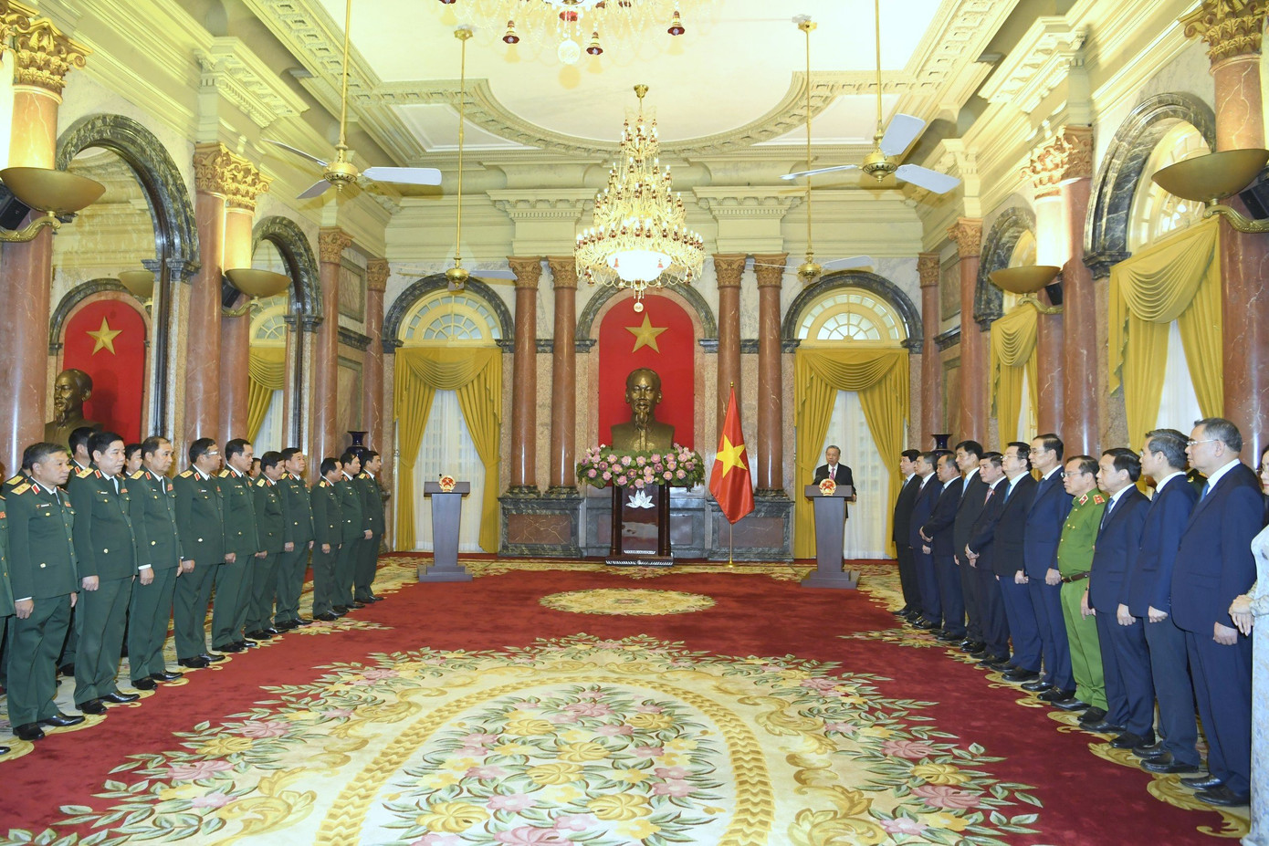 Các đại biểu tham dự buổi lễ. Các đại biểu tham dự buổi lễ.