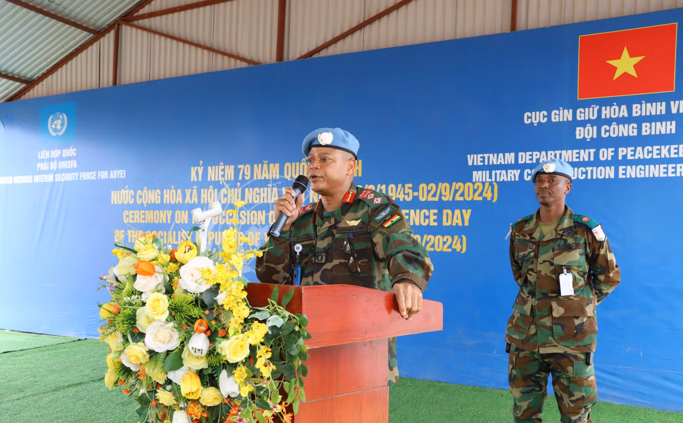 Lãnh đạo Phái bộ UNISFA, lực lượng GGHB Việt Nam tại Phái bộ và đại diện chính quyền sở tại phát biểu tại lễ kỷ niệm.