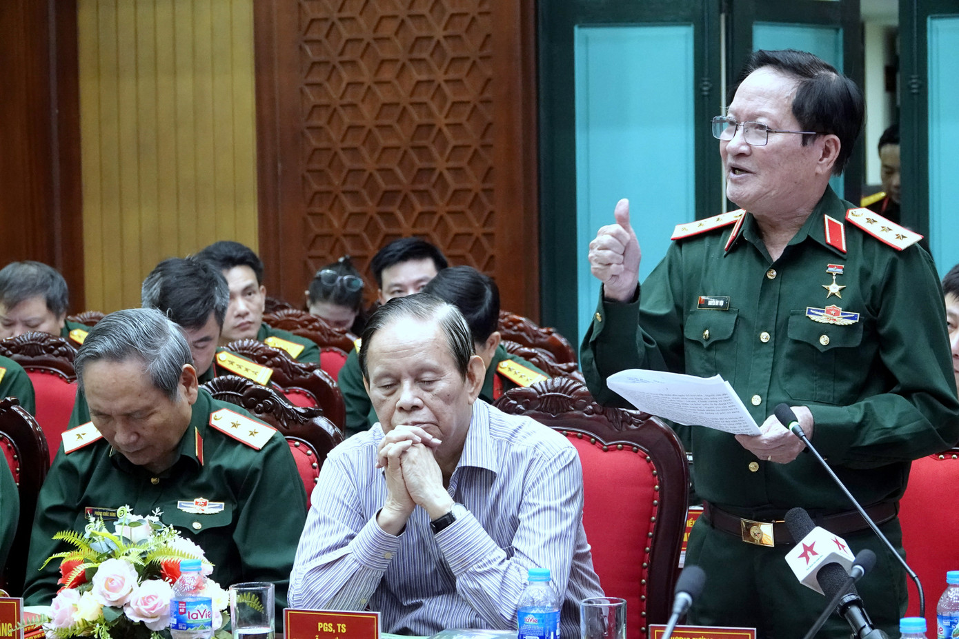 Thượng tướng Nguyễn Huy Hiệu - nguyên Thứ trưởng Bộ Quốc phòng, phát biểu tại tọa đàm.